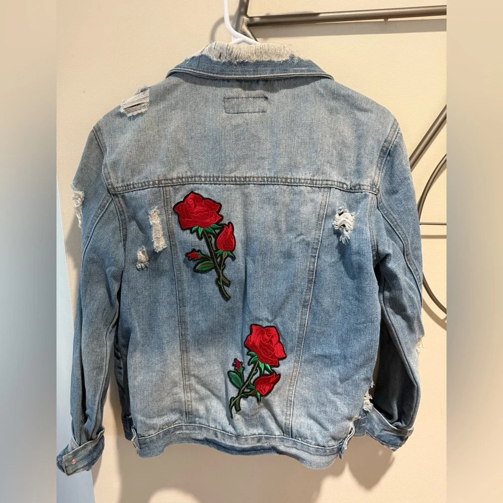 Ci Sono Light Blue Distressed Denim Jacket with Red Rose Patches Size S - Picture 3 of 4